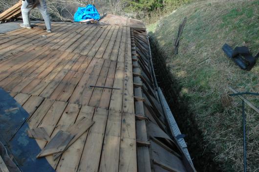 屋根の工事-雪の重み：垂木破損
