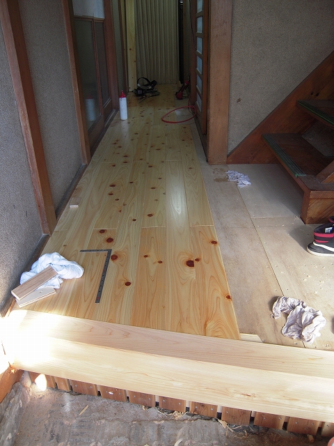 床の補修工事-無垢材（桧）